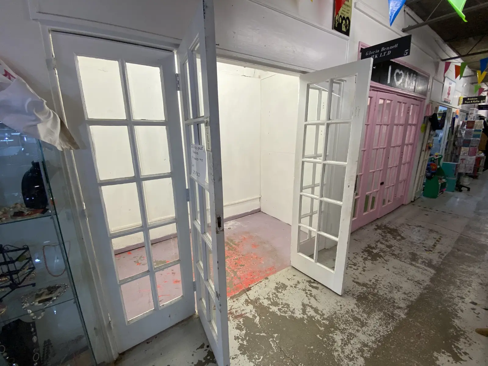 Commercial property, Unit M4, 102A Wood Street, interior photograph