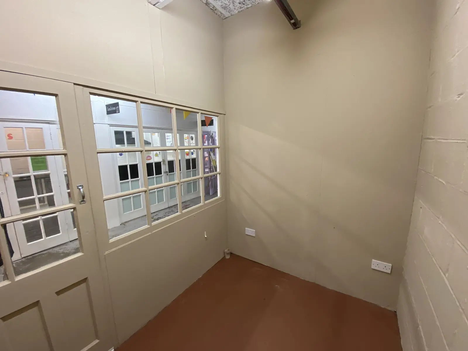 Commercial property, Unit M33, 102A Wood Street, interior photograph