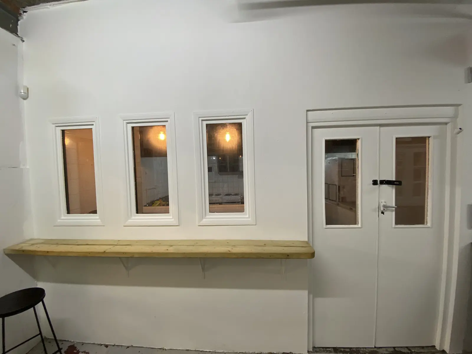 Commercial property, Unit M38, 102A Wood Street, interior photograph