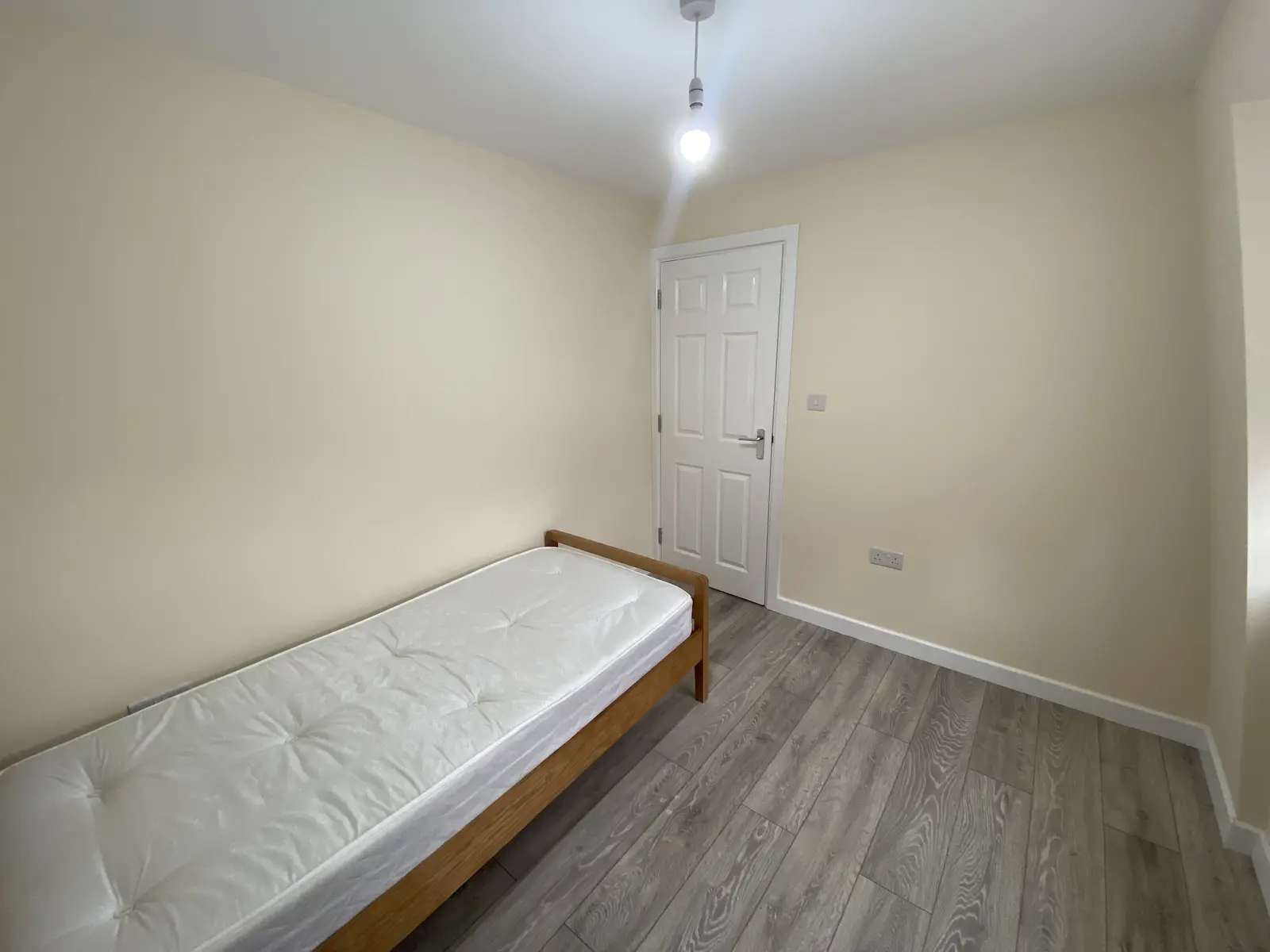 1-bed Flat apartment, Flat 16, York House, photograph 4