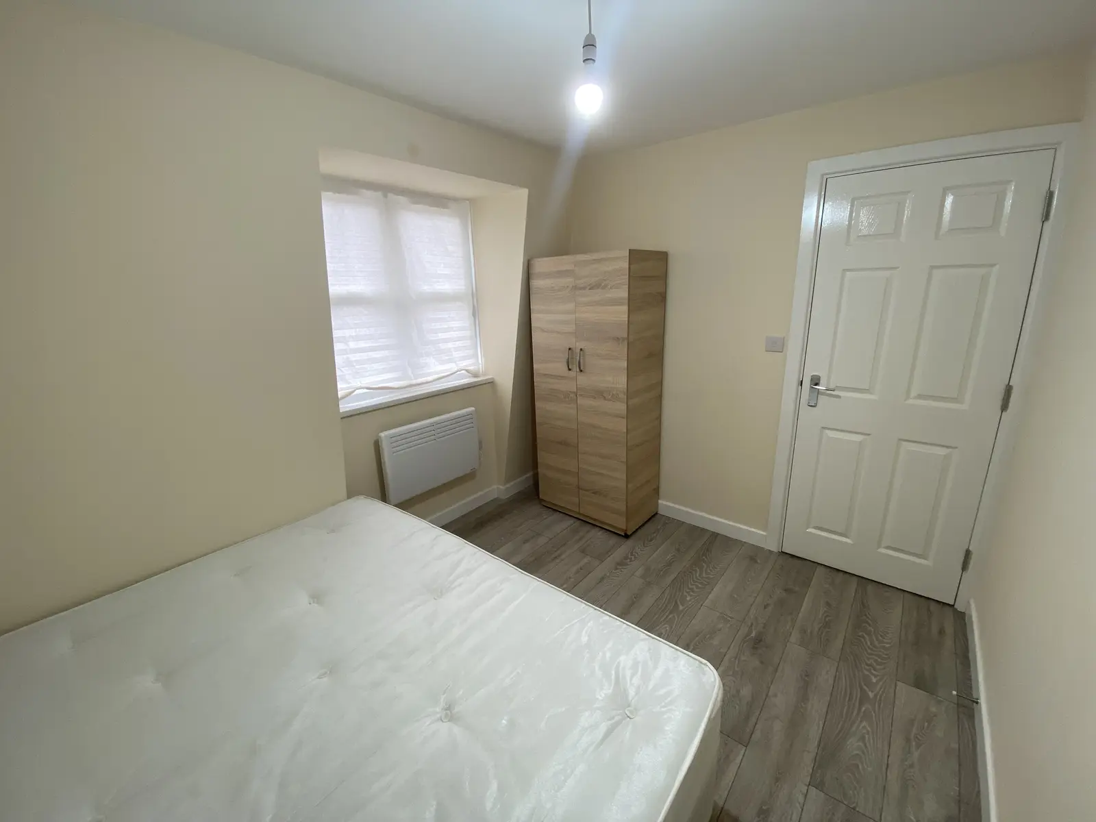 1-bed Flat apartment, Flat 16, York House, photograph 7