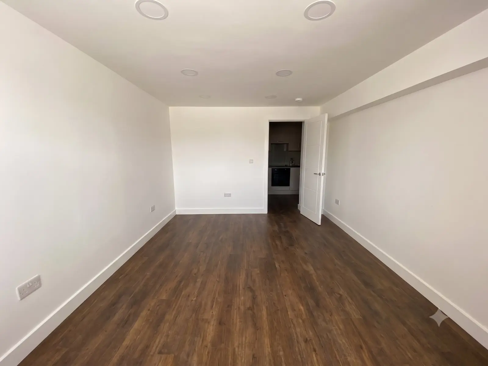 1-bed Flat apartment, Basement Flat, 83 Mount Pleasant Road, detail photograph