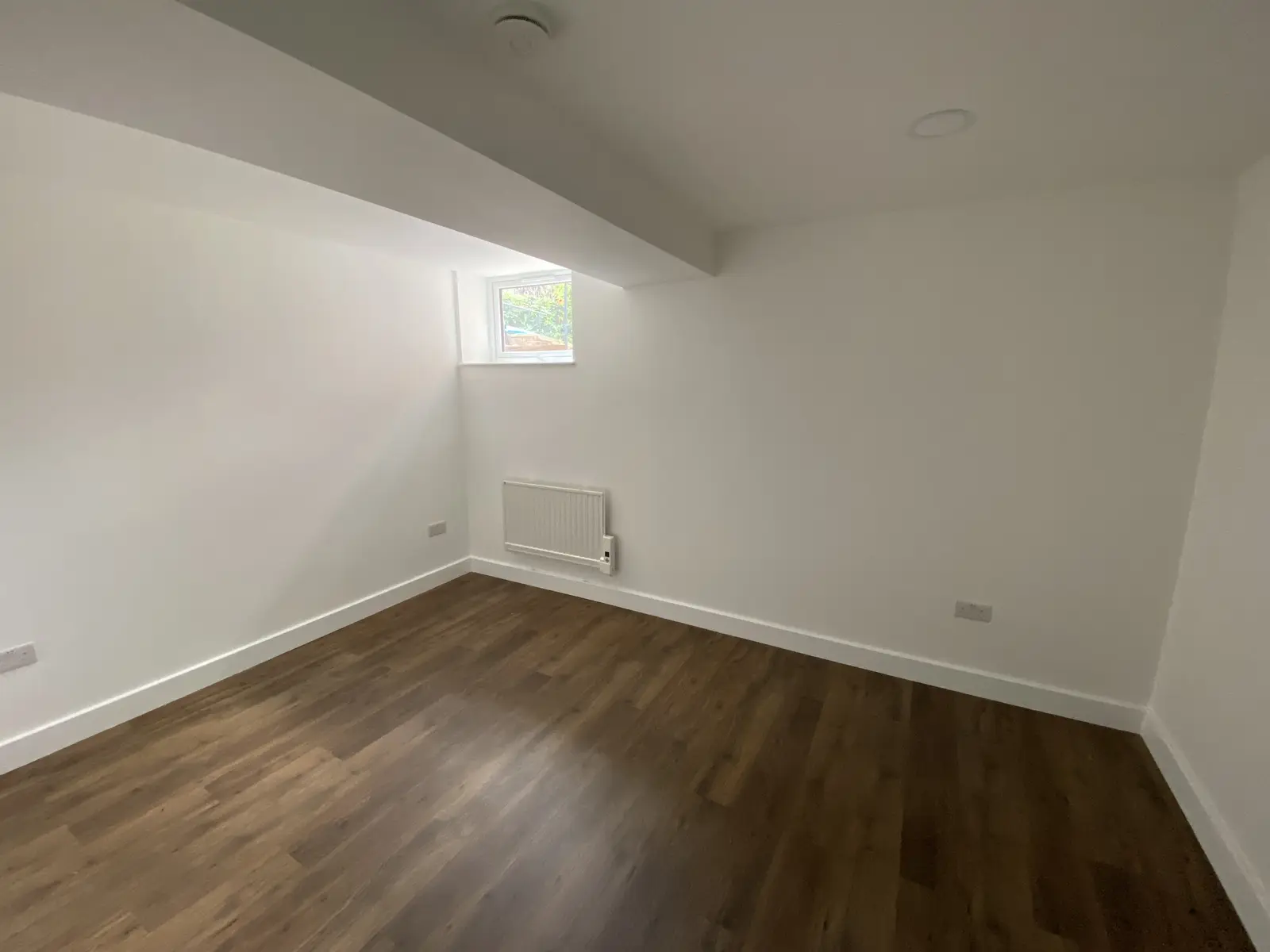 1-bed Flat apartment, Basement Flat, 83 Mount Pleasant Road, photograph 4