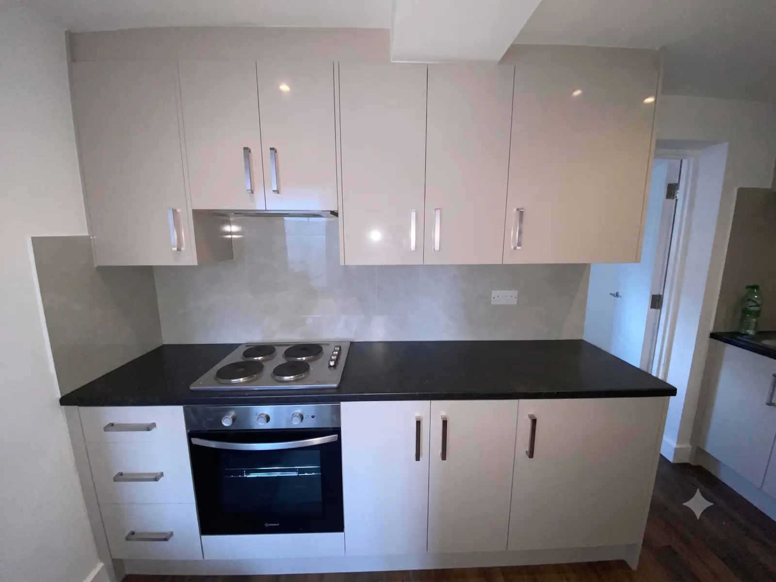 1-bed Flat apartment, Basement Flat, 83 Mount Pleasant Road, photograph 7