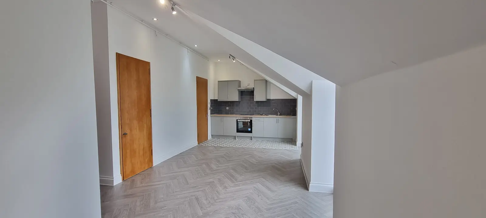 2-bed Flat apartment, Flat C, 150 Huxley Road, photo: Living room