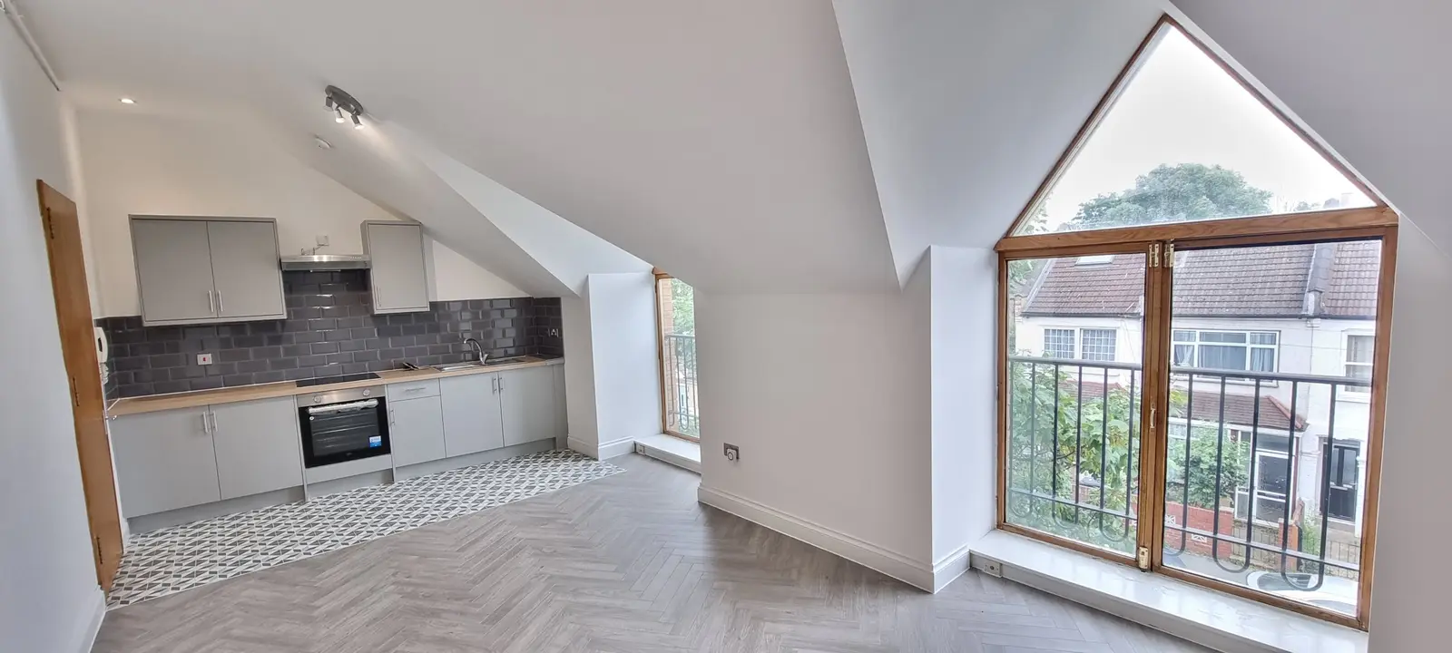 2-bed Flat apartment, Flat C, 150 Huxley Road, photo: Living room (1)