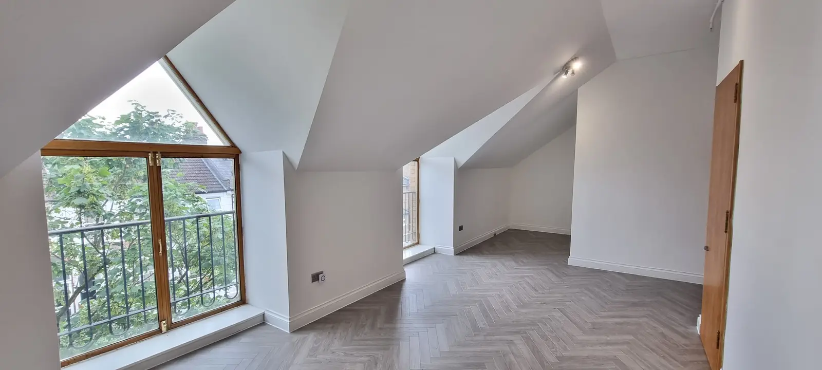2-bed Flat apartment, Flat C, 150 Huxley Road, photo: Living room (2)