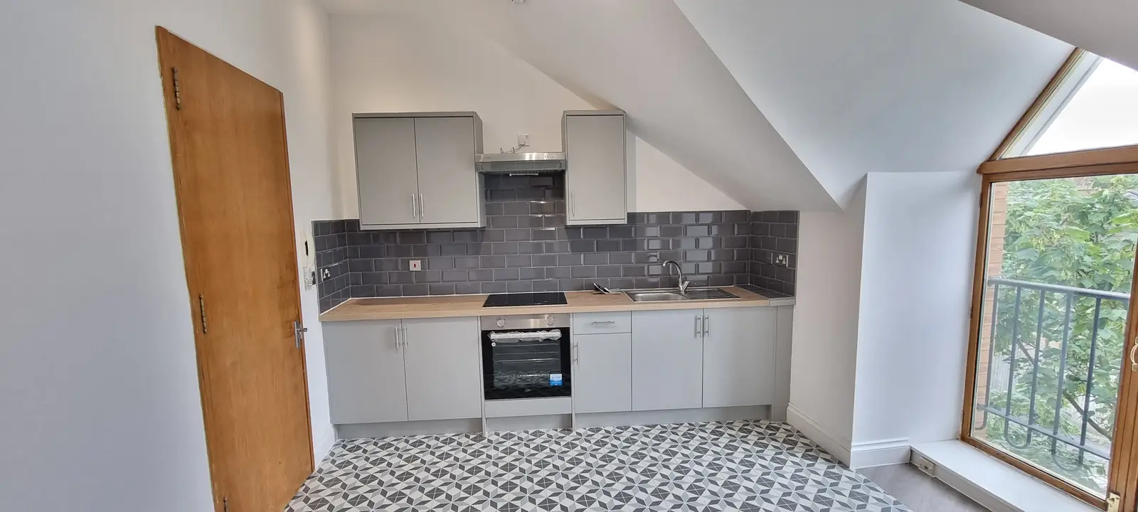 2-bed Flat apartment, Flat C, 150 Huxley Road, photo: Kitchen