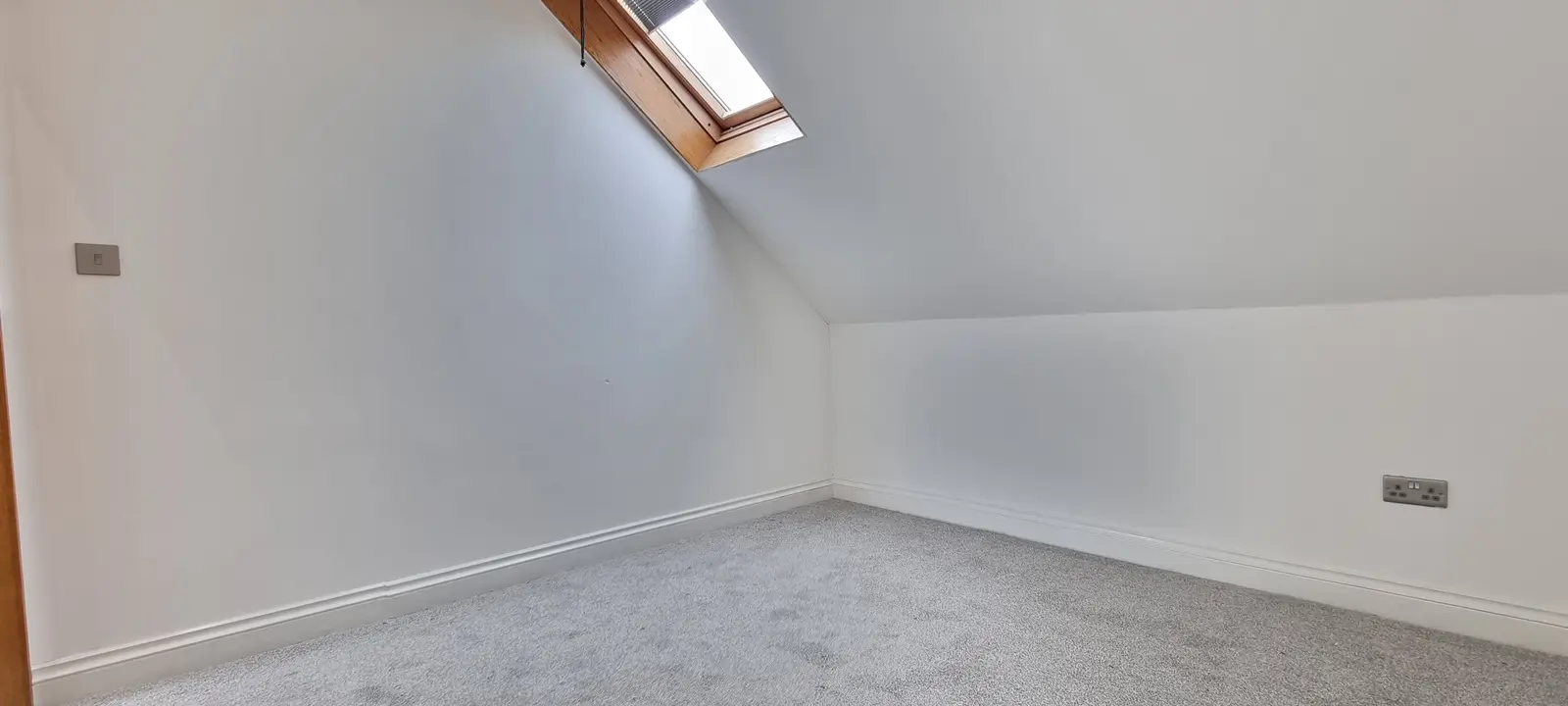 2-bed Flat apartment, Flat C, 150 Huxley Road, photo: Bedroom(1)