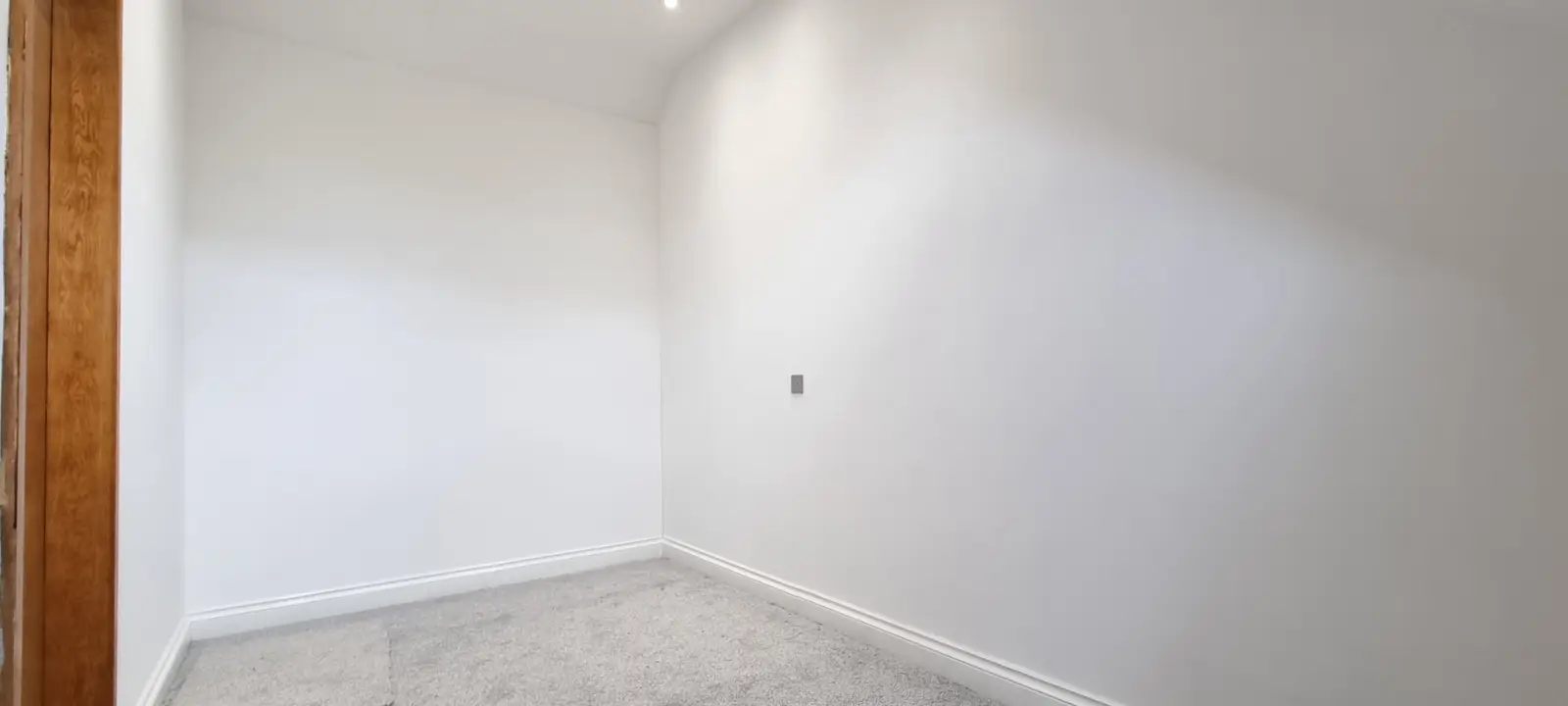 2-bed Flat apartment, Flat C, 150 Huxley Road, photo: Bedroom 1(1)