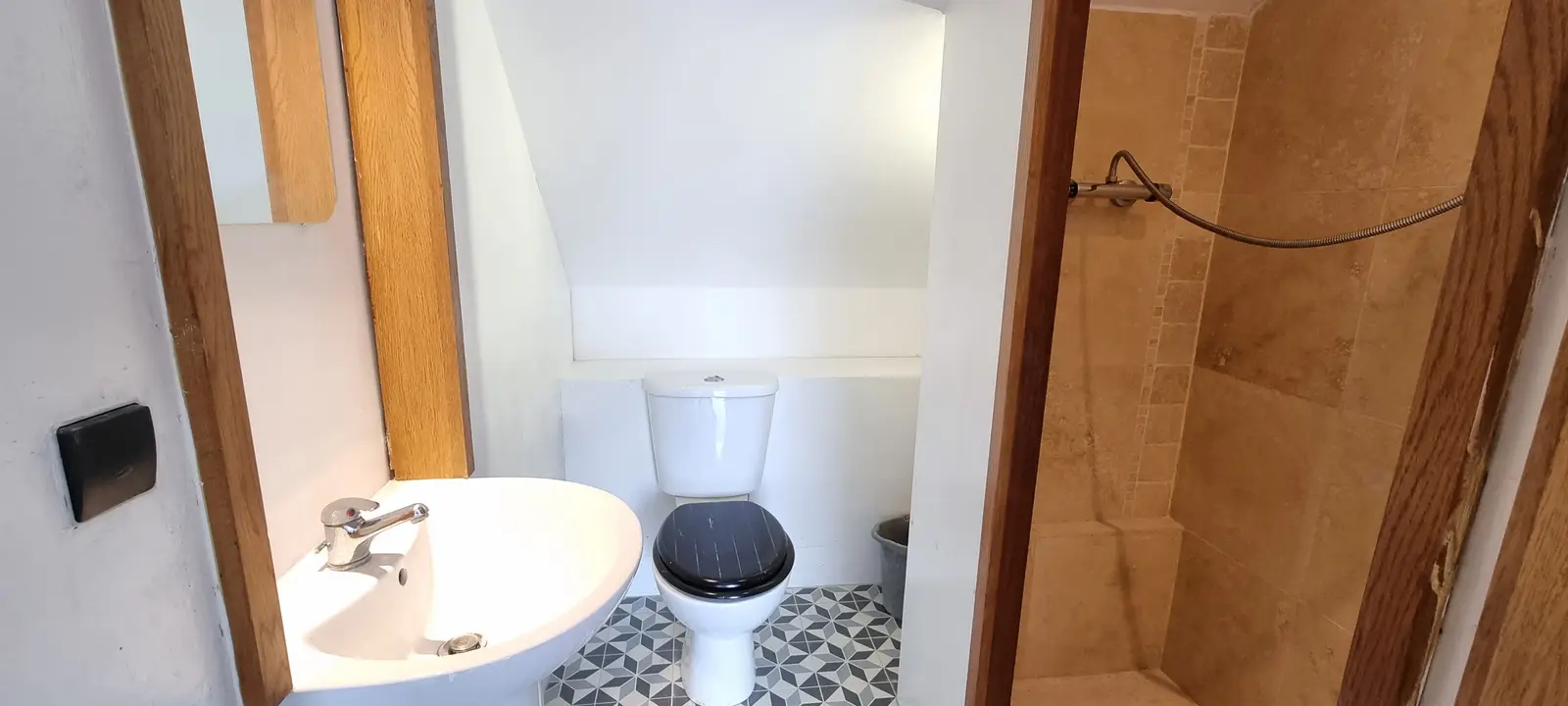 2-bed Flat apartment, Flat C, 150 Huxley Road, photo: Bathroom