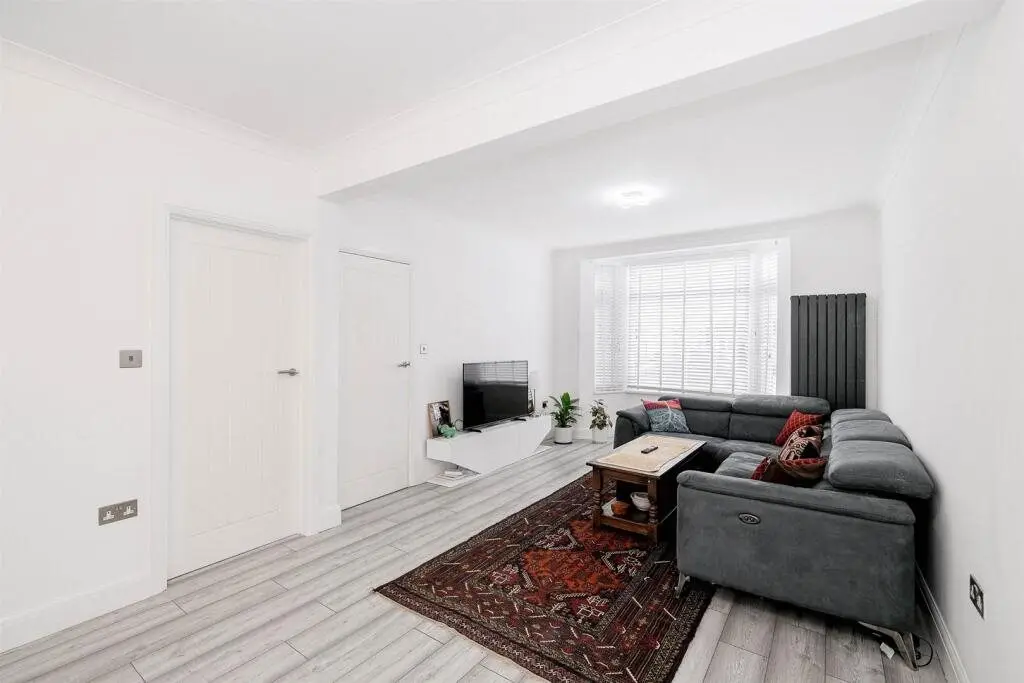 4-bed Terraced house, 54 Marmion Avenue, photo: Picture