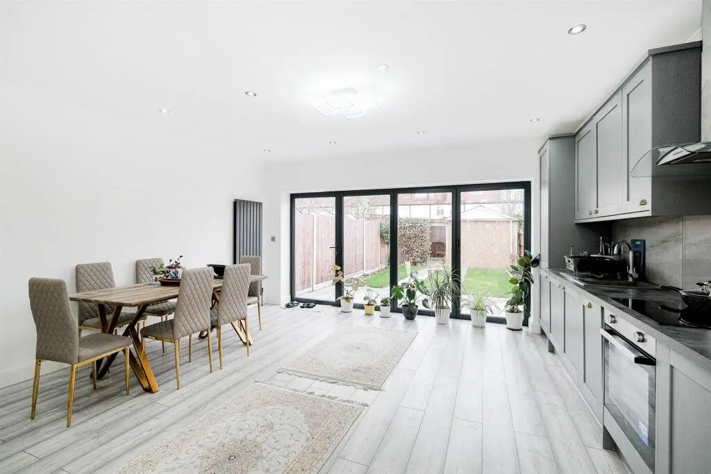 4-bed Terraced house, 54 Marmion Avenue, photo: Picture