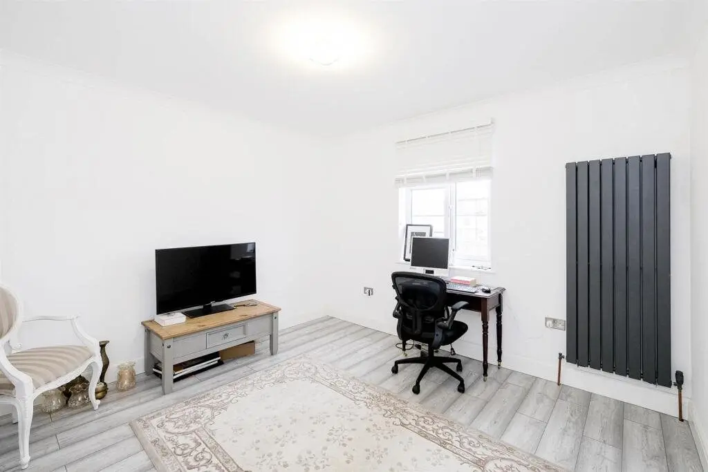 4-bed Terraced house, 54 Marmion Avenue, photo: Picture